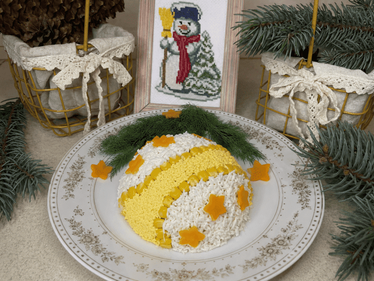 Салат на Новий рік з яловичою печінкою, яйцями та овочами