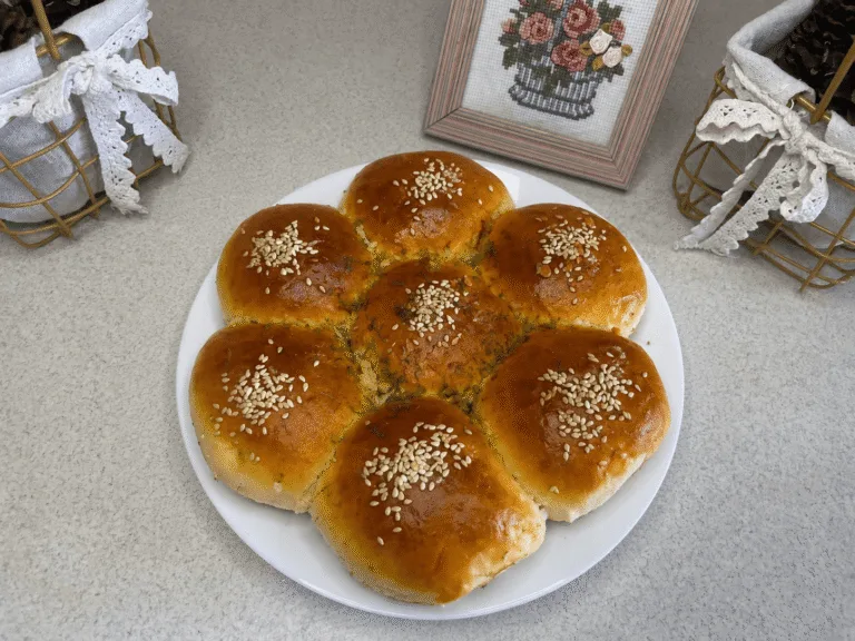 Булочки з часником і кропом — м’який домашній рецепт у духовці