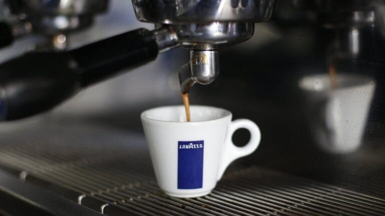Як відрізнити оригінальну упаковку кави Lavazza від підробки?