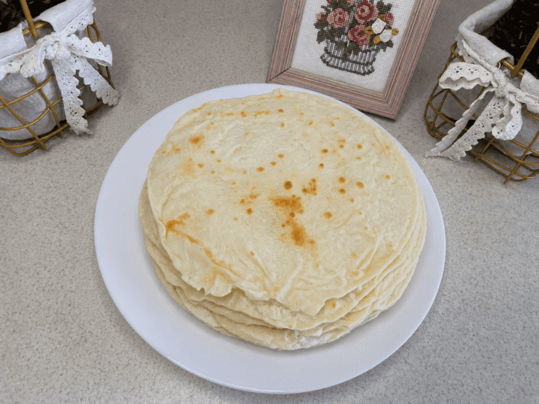 Домашній лаваш на сковорідці — м’який, еластичний та дуже простий