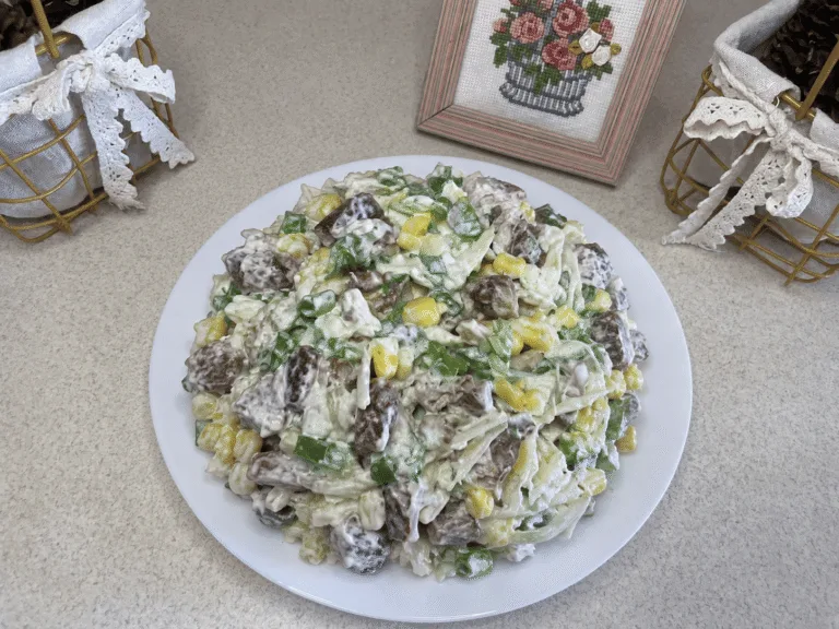 Салат з квасолею та куркою — ситний, простий і смачний рецепт