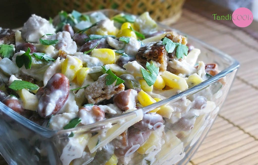 Салат з квасолею і куркою