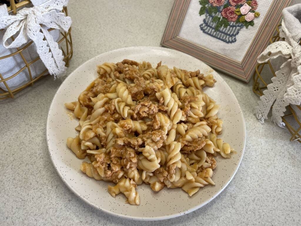 Макарони з курячим фаршем на сковороді – швидка та смачна вечеря для всієї родини