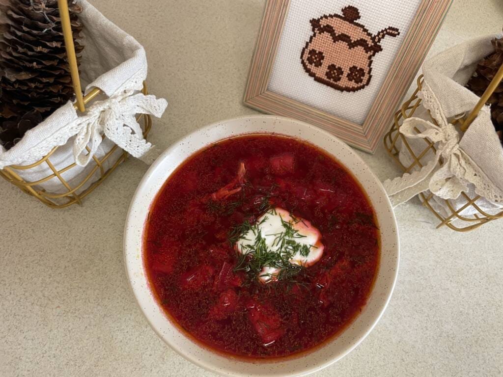 Класичний червоний борщ із куркою – покроковий рецепт домашнього українського борщу